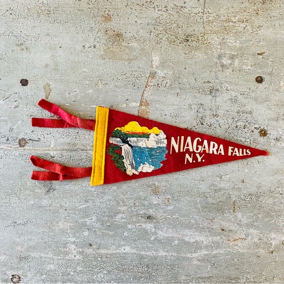 ♥️ Vintage ♥️ Niagara Falls Red Felt Pennant